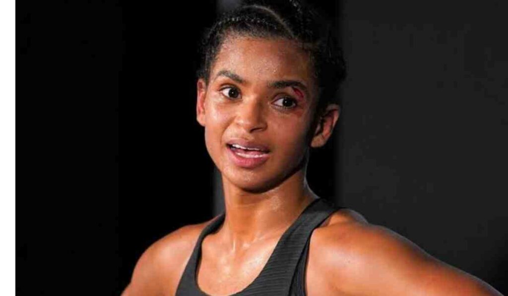 Ramla Ali, a featherweight boxer, aims to break down barriers in the first ever female bout in Saudi Arabia.