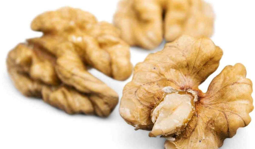Walnuts Eating every day may control BP and BMI